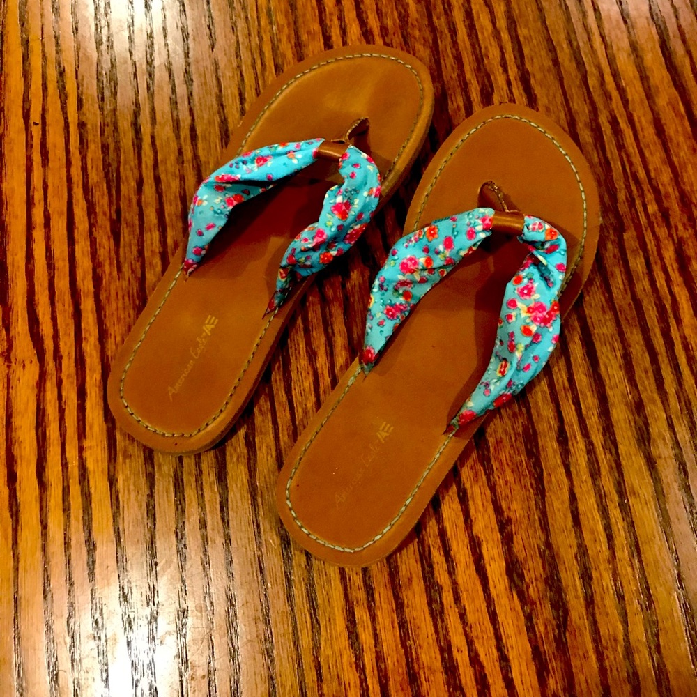 American Eagle Outfitters Girl’s Floral Cloth flip flops